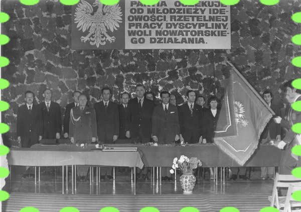 1974-wreczenie sztandaru-1.jpg